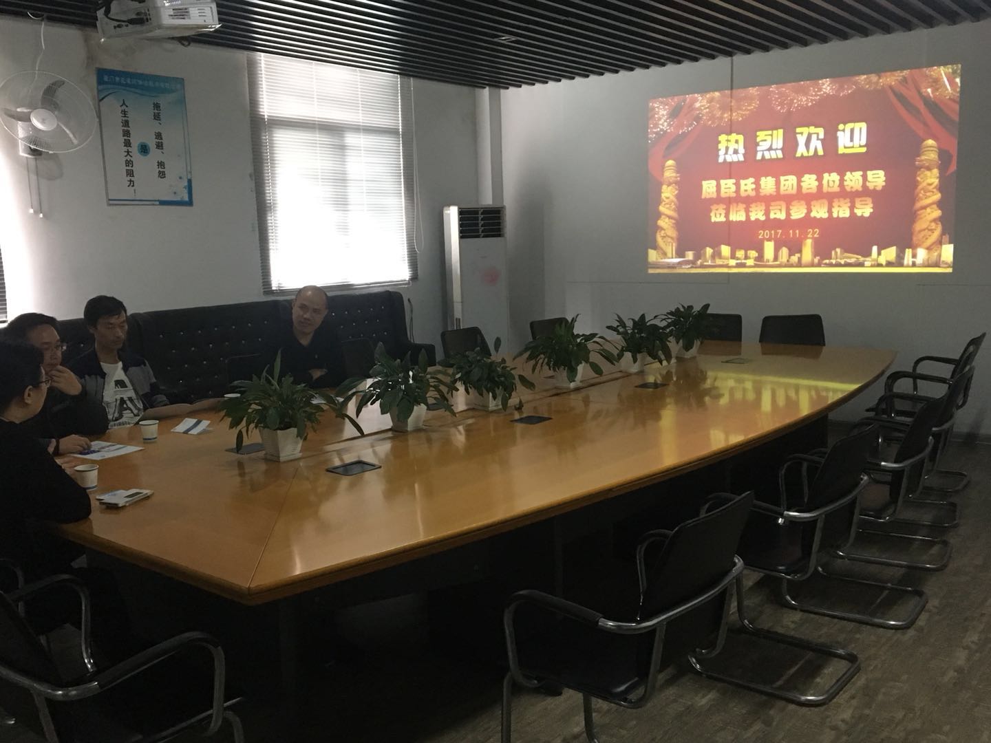 �y�������������������