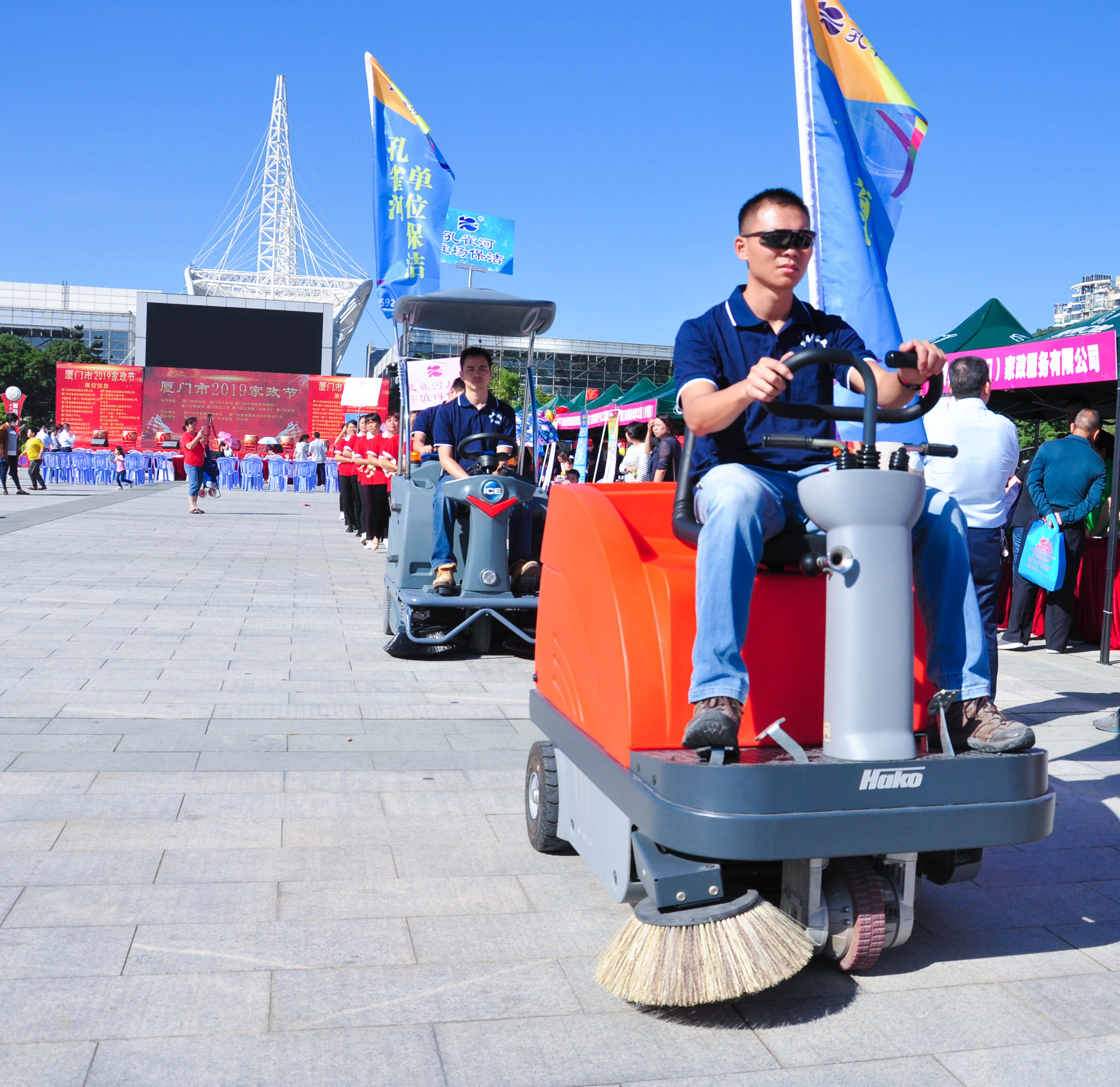 �g��Ц�Z��һ����ʮ�˰���ˇ�R�ψ�������ȸ�������B�T�е����ü�����(ji��)